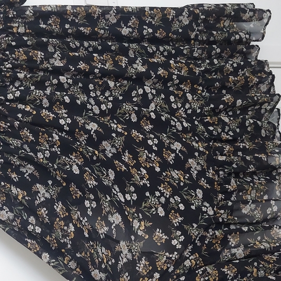 ASTR THE LABEL NEW Chiffon Floral V-Neck Midi Dress in Black Medium - Picture 8 of 8